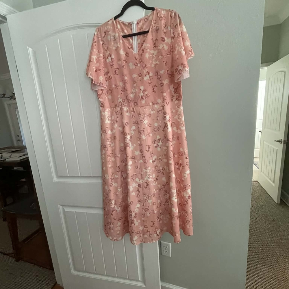 Floral V-Neck Midi Dress in Peach Pink